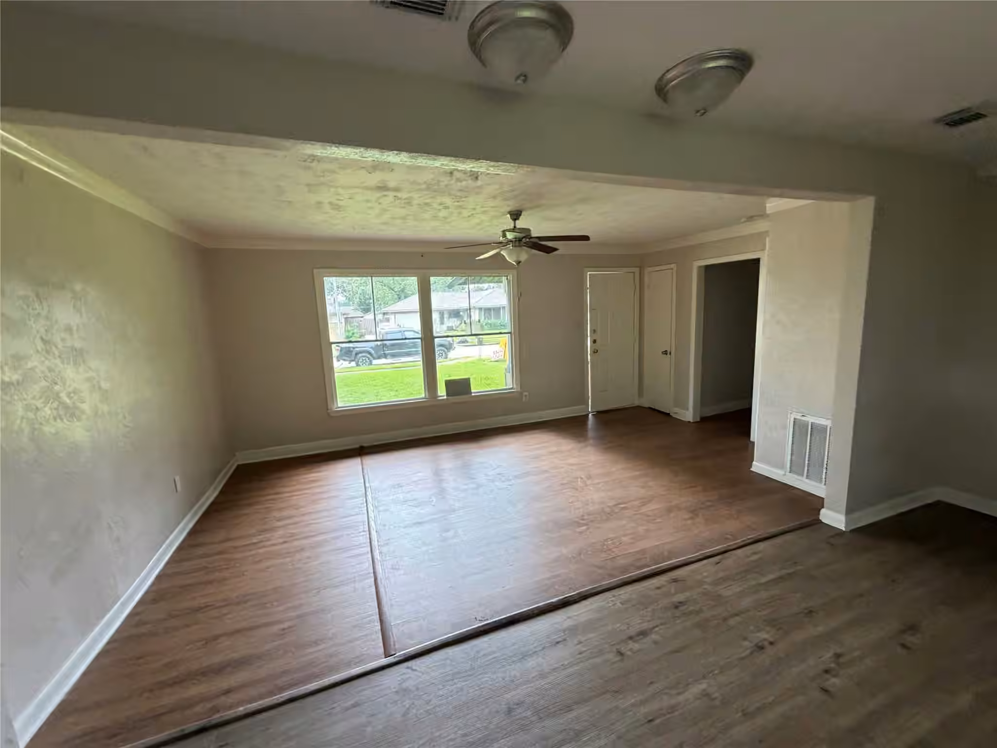Photo 3 of 822 Harvard Street, Deer Park, TX