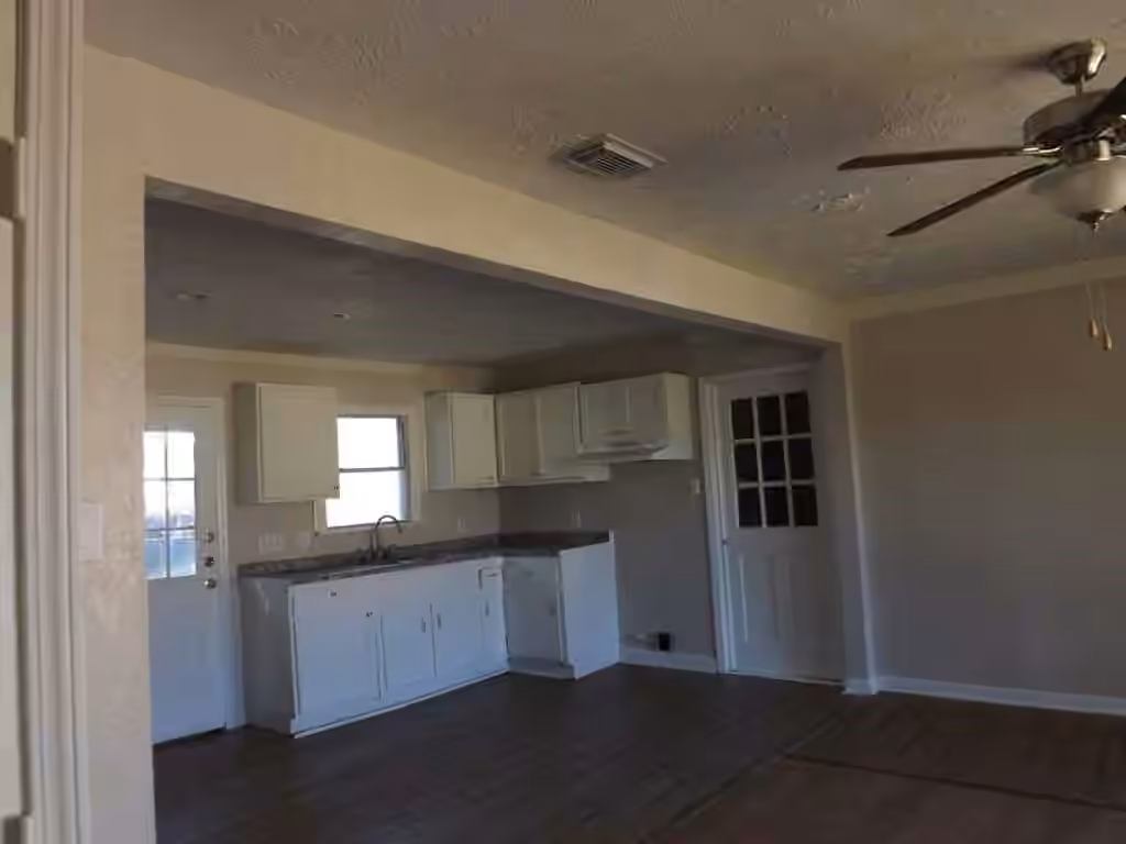 Photo 6 of 822 Harvard Street, Deer Park, TX