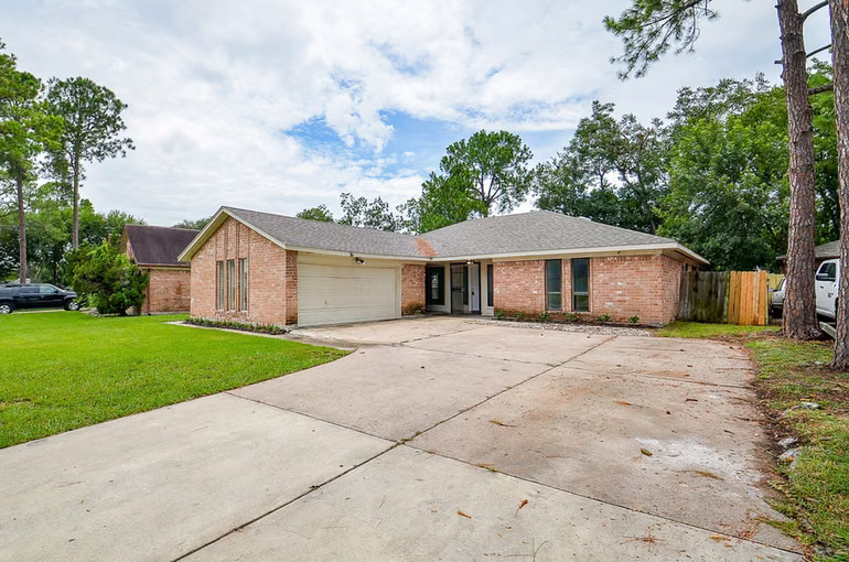 Photo 2 of 12266 Huntington Venture Drive, Houston, TX
