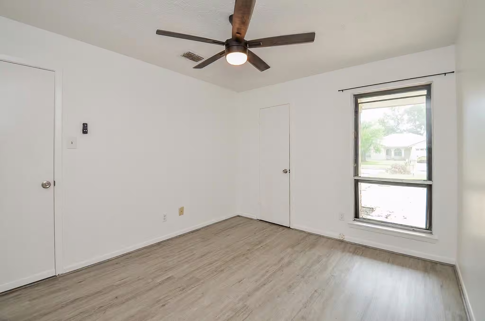 Photo 4 of 12266 Huntington Venture Drive, Houston, TX