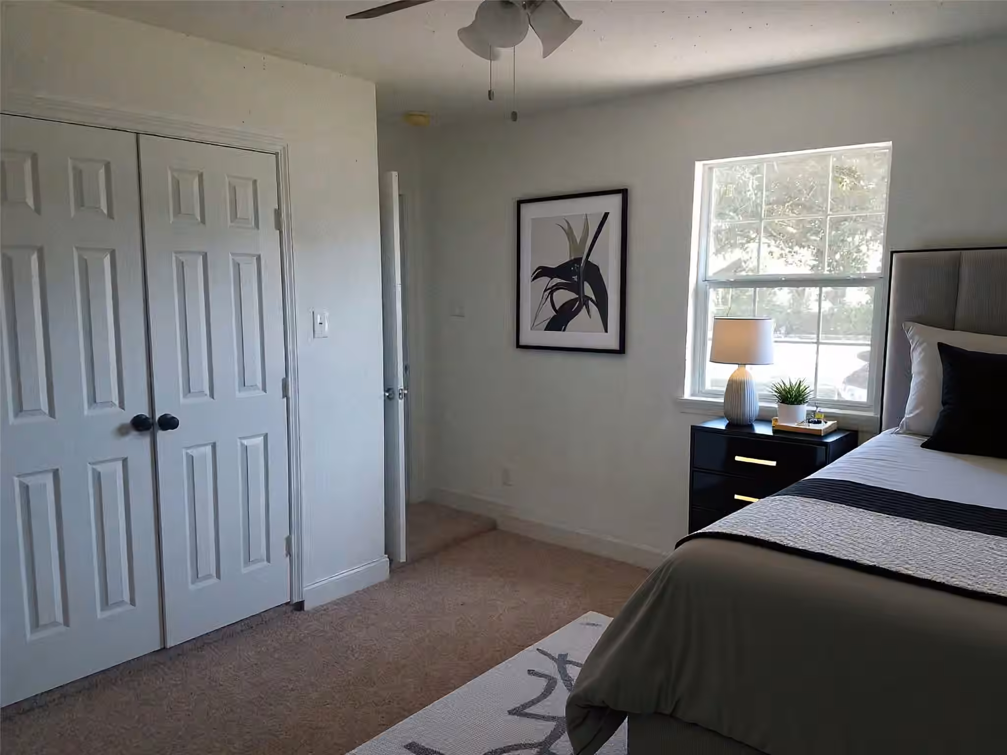 Photo 4 of 5234 Ripplebrook Drive, Houston, TX