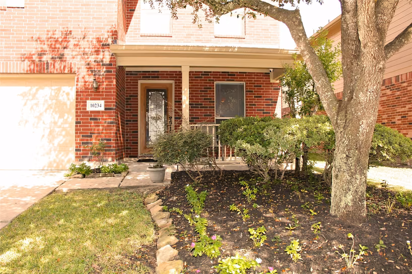 Photo 2 of 10234 Turrett Point Lane, Houston, TX