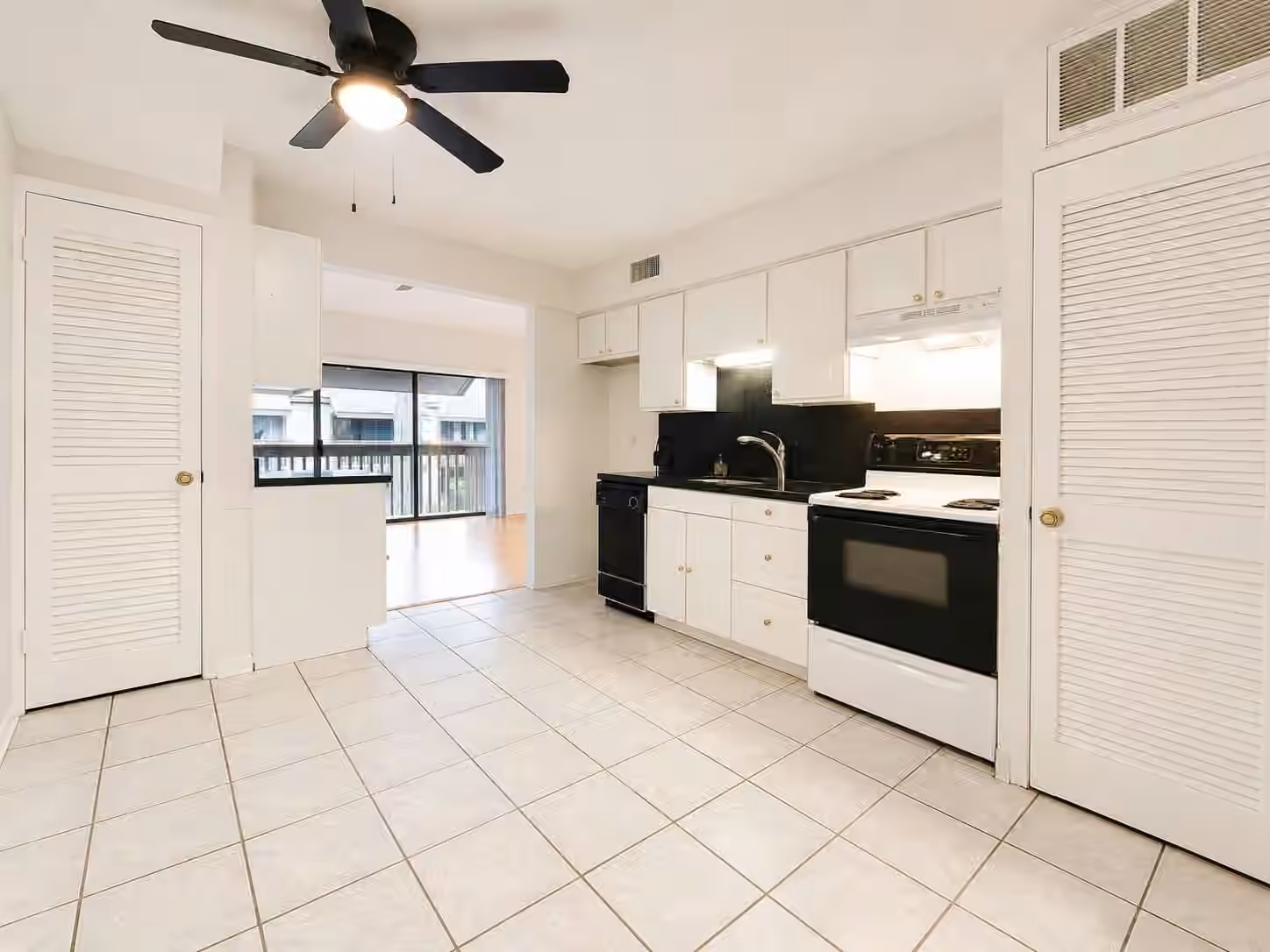 Photo 6 of 12900 Walden Road 812 H, Montgomery, TX