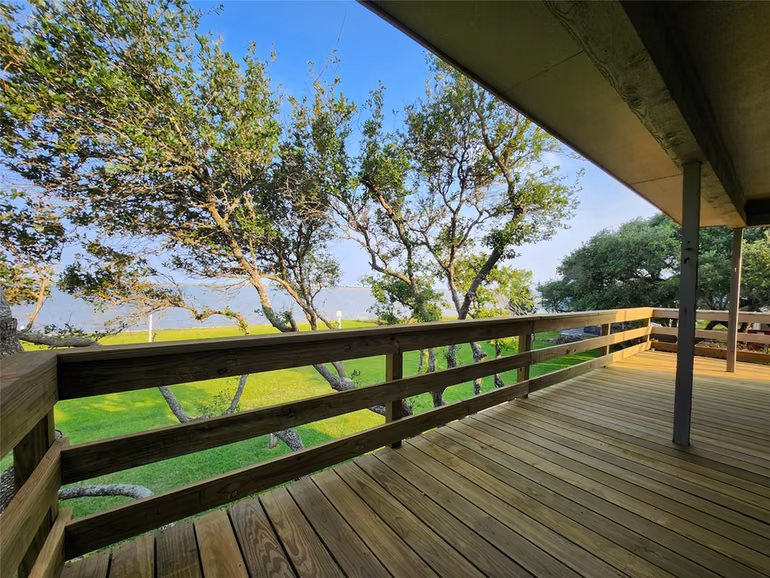 Photo 5 of 2182 W Bayshore Drive, Palacios, TX