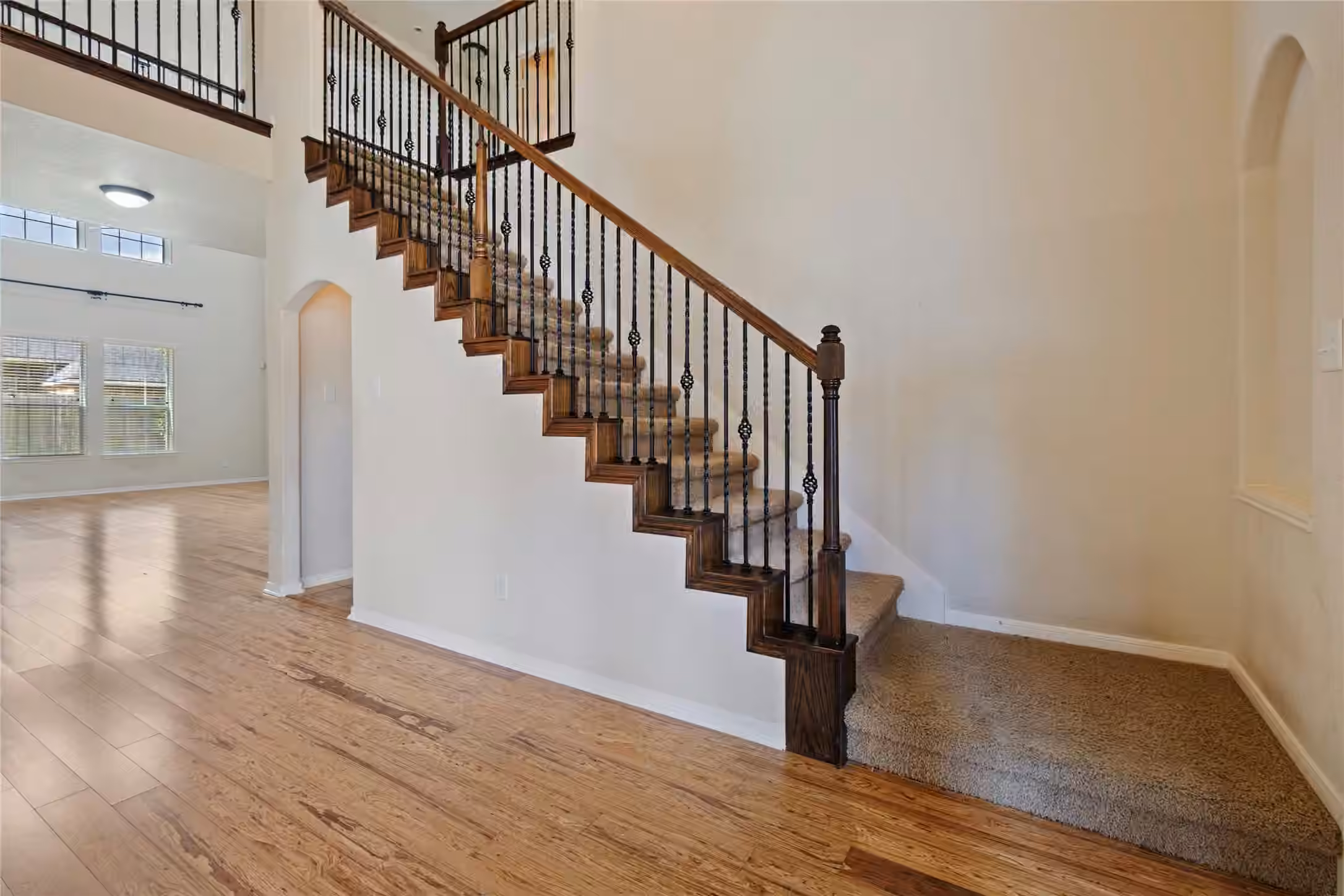 Photo 3 of 1740 N Meridian Greens Drive, Dickinson, TX
