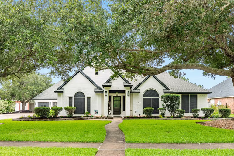 Photo of 294 Timbercreek Drive, Lake Jackson, TX 77566