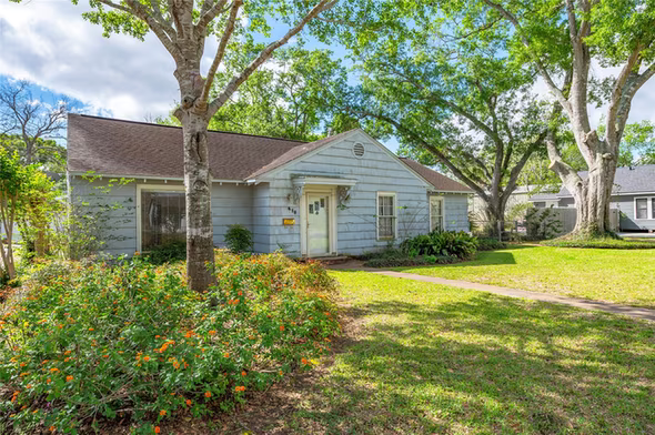 Photo of 418 E Strand Street, El Campo, TX