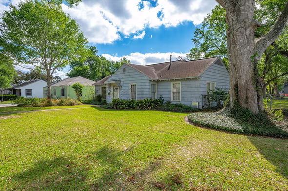 Photo 3 of 418 E Strand Street, El Campo, TX