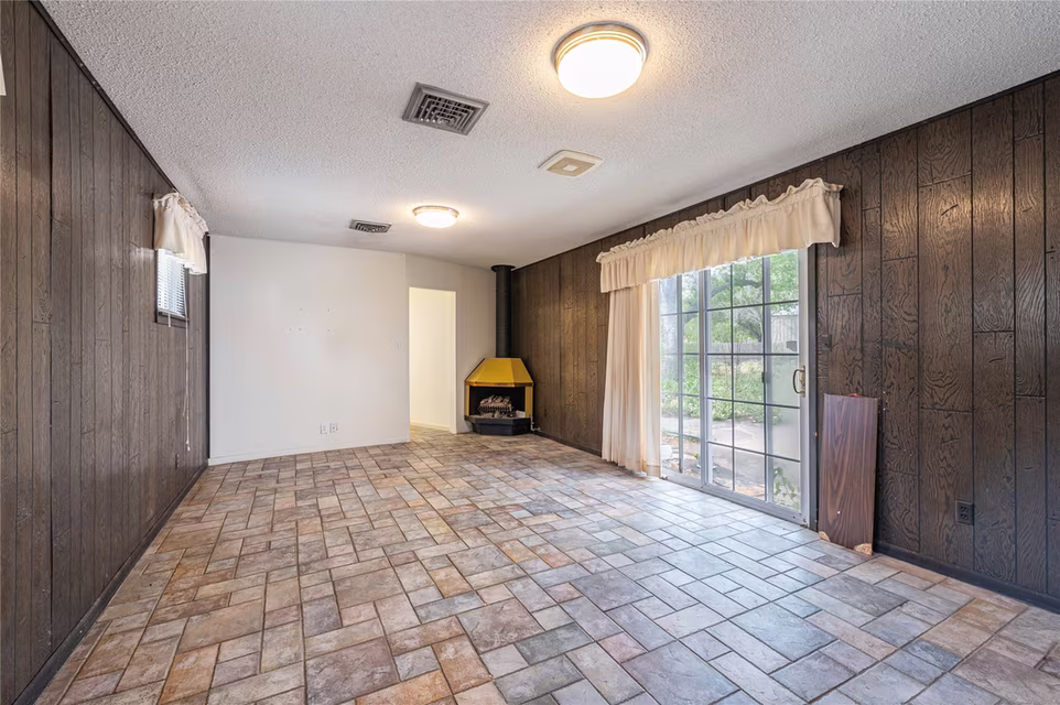 Photo 5 of 418 E Strand Street, El Campo, TX