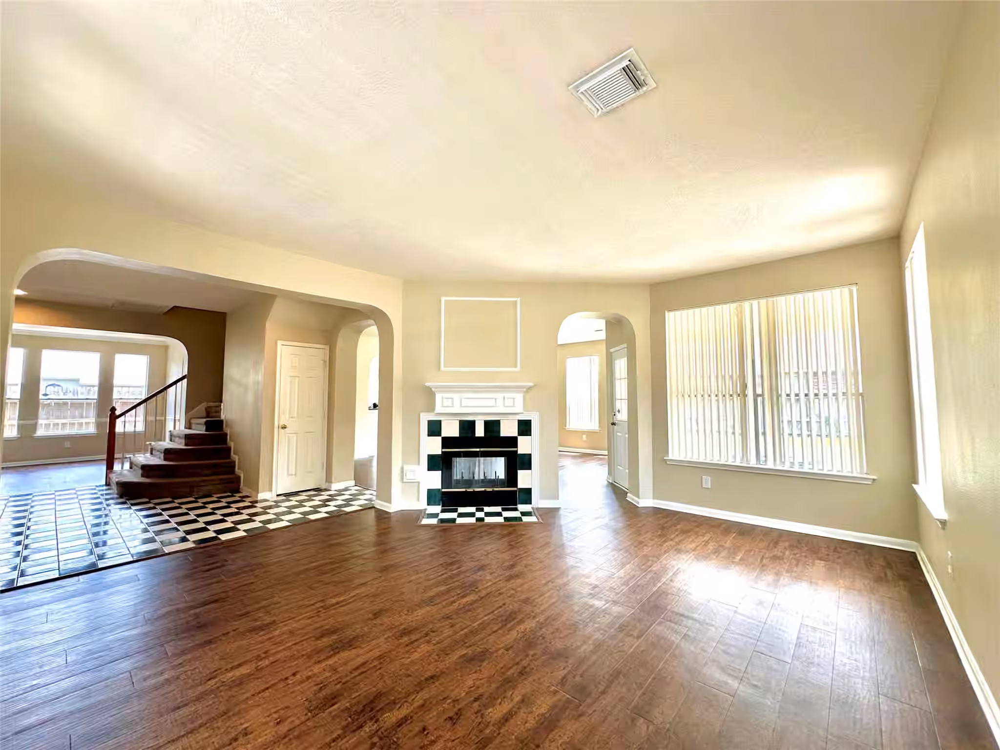 Photo 5 of 8303 Cliffshire Court, Houston, TX
