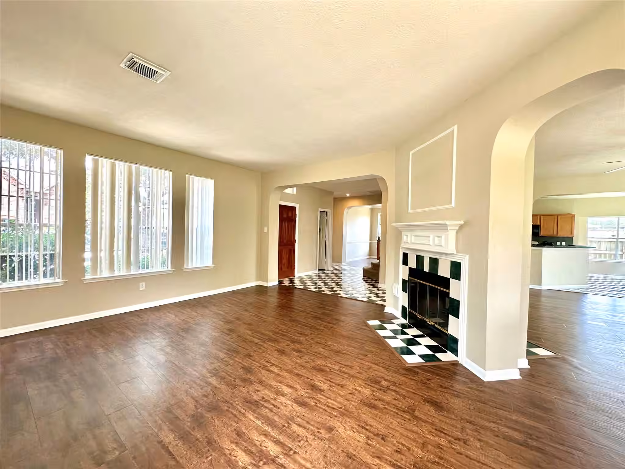 Photo 6 of 8303 Cliffshire Court, Houston, TX
