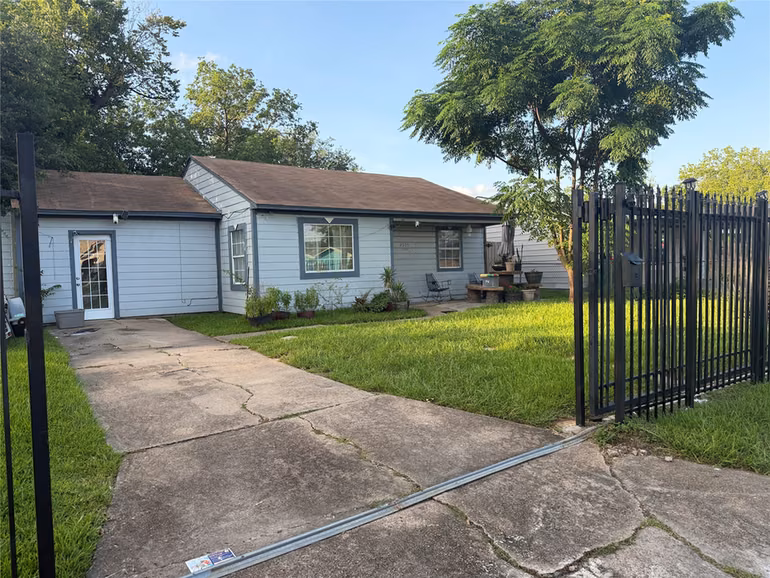 Photo of 2305 Windsor Lane, Pasadena, TX 77506