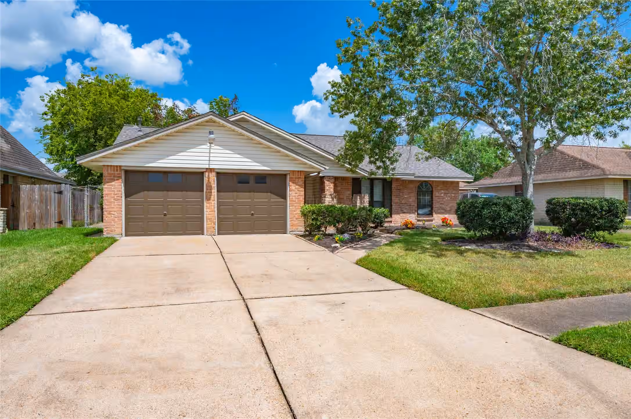 Photo 2 of 10411 Glenkirk, Houston, TX