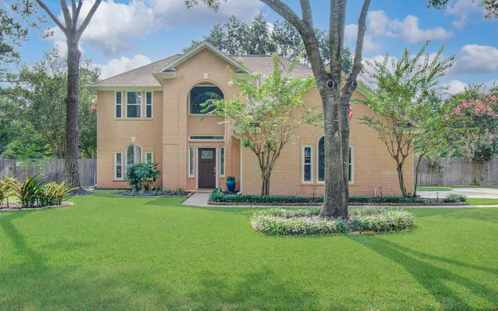 Photo 2 of 22927 Northoak Forest Lane, Spring, TX