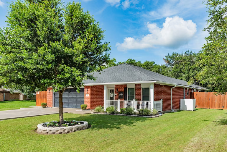 Photo of 112 Lillian Drive, West Columbia, TX