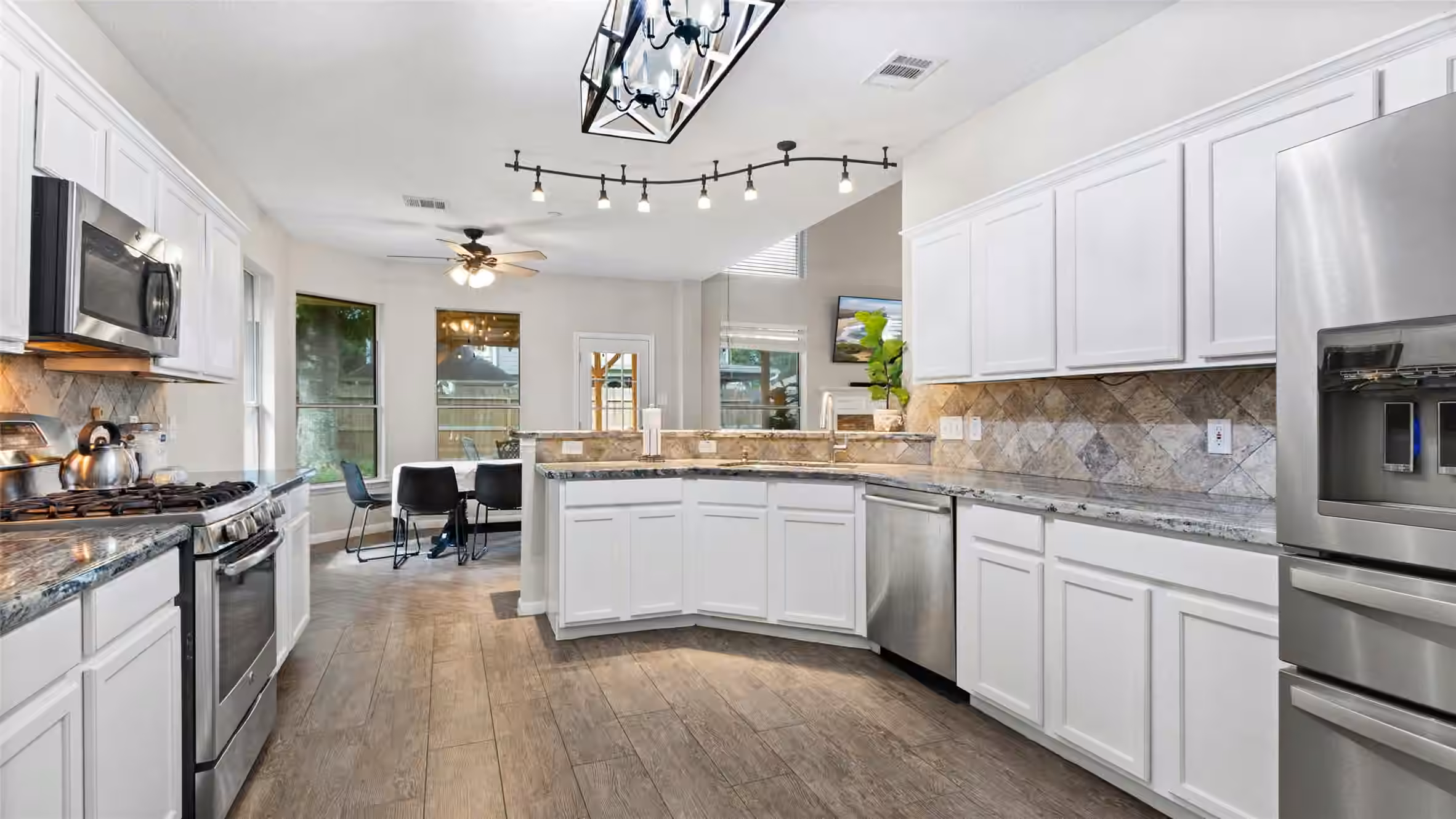 Photo 3 of 1814 Barretts Glen Drive, Pearland, TX