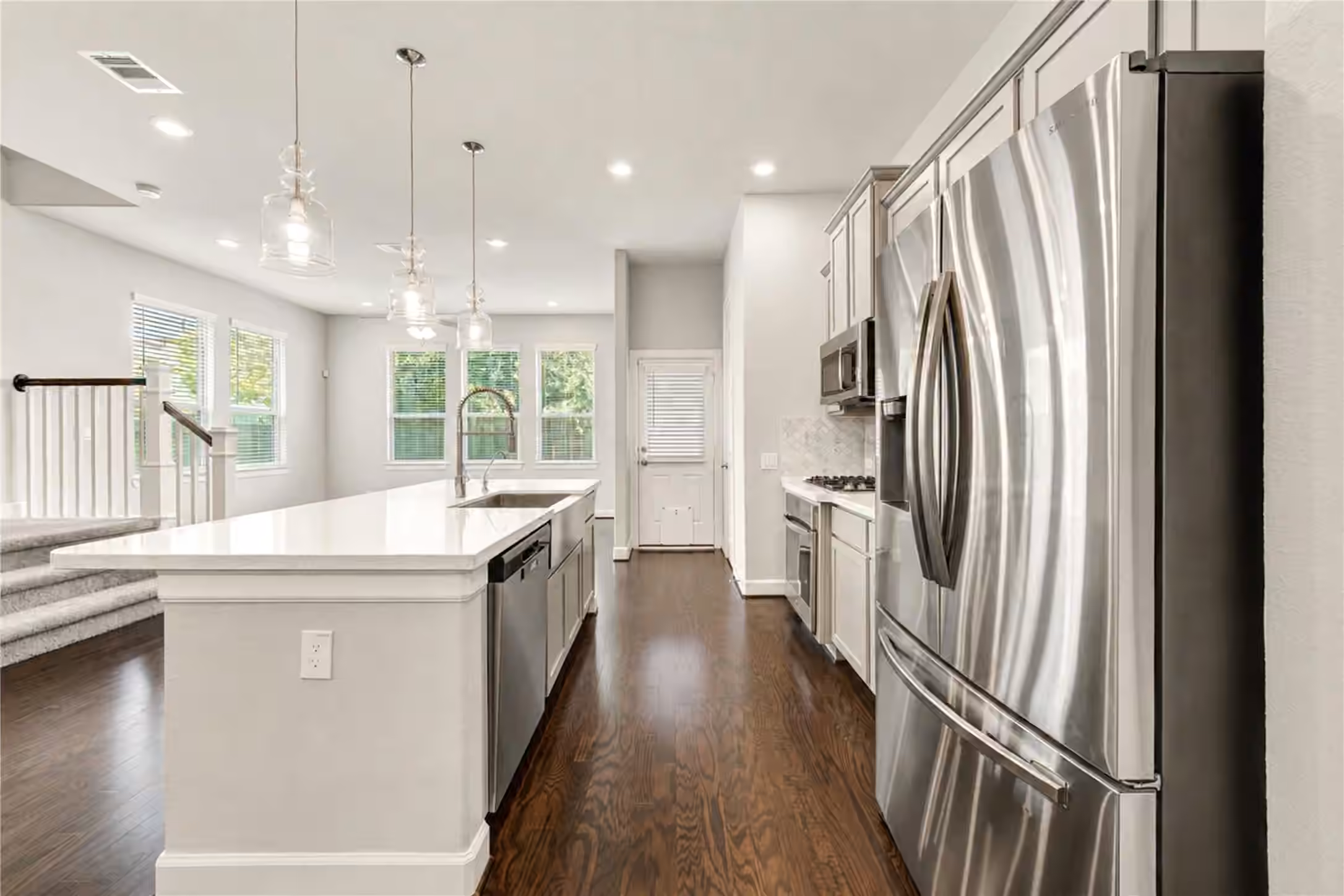 Photo 3 of 1905 Kirby Landing Drive, Houston, TX