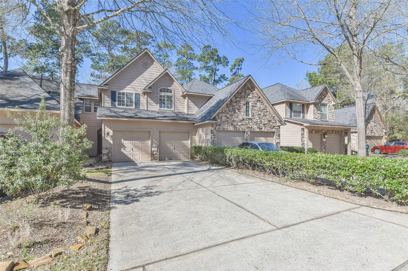 Photo 2 of 43 Alderon Woods Place, The Woodlands, TX