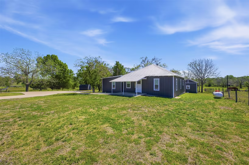 Photo 2 of 1903 Tigerpoint Road, Brenham, TX