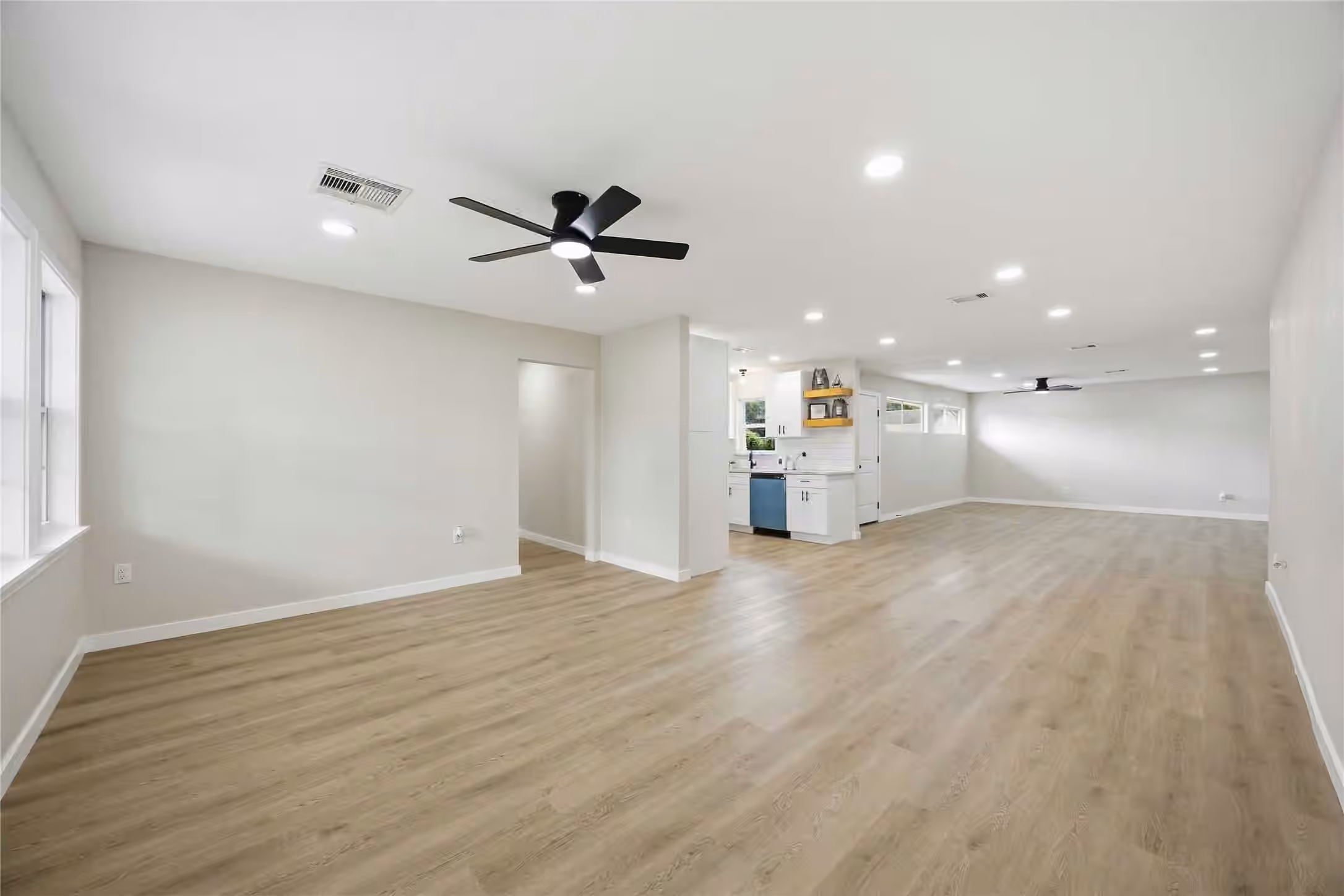 Photo 4 of 724 Oriole Lane, Pasadena, TX