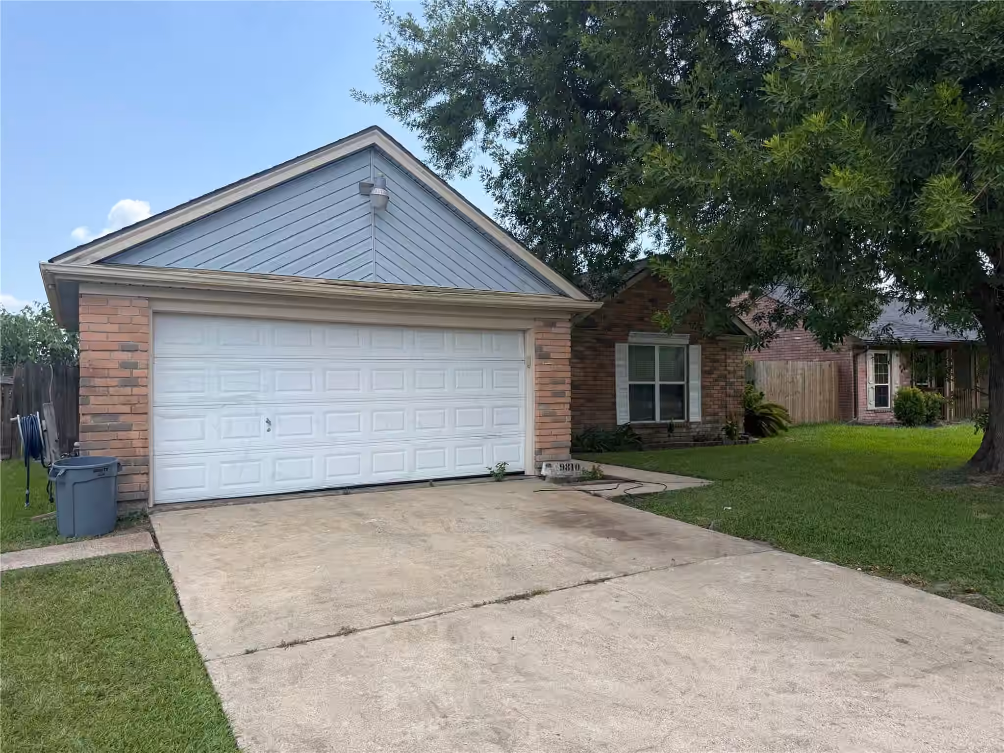 Photo 2 of 9810 Brookview Drive, La Porte, TX