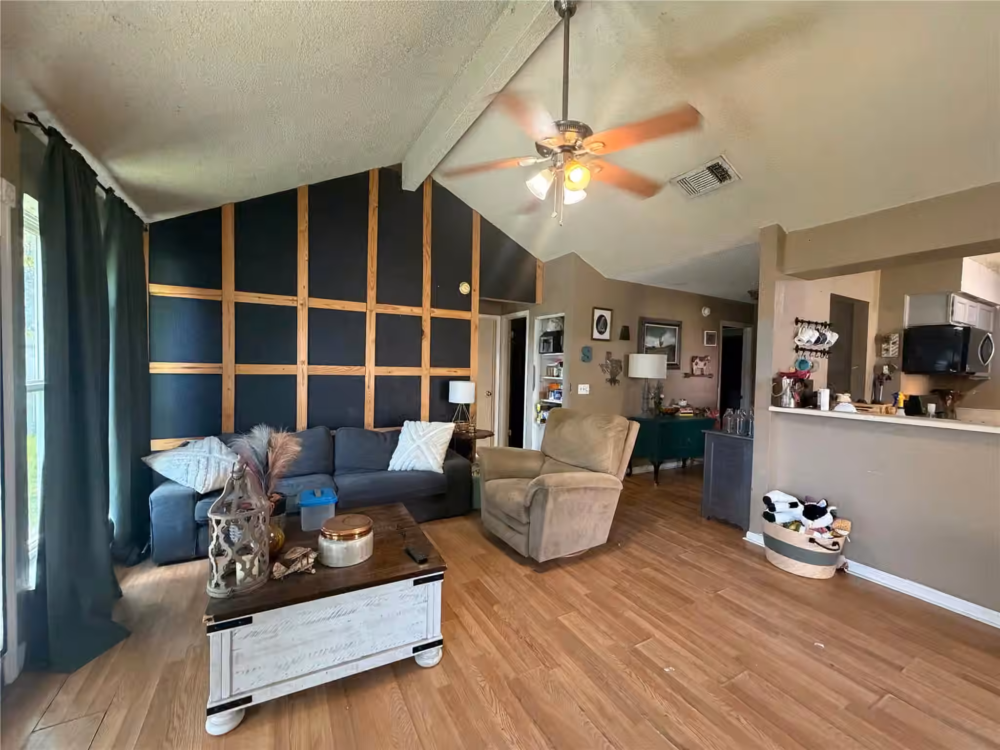Photo 4 of 9810 Brookview Drive, La Porte, TX