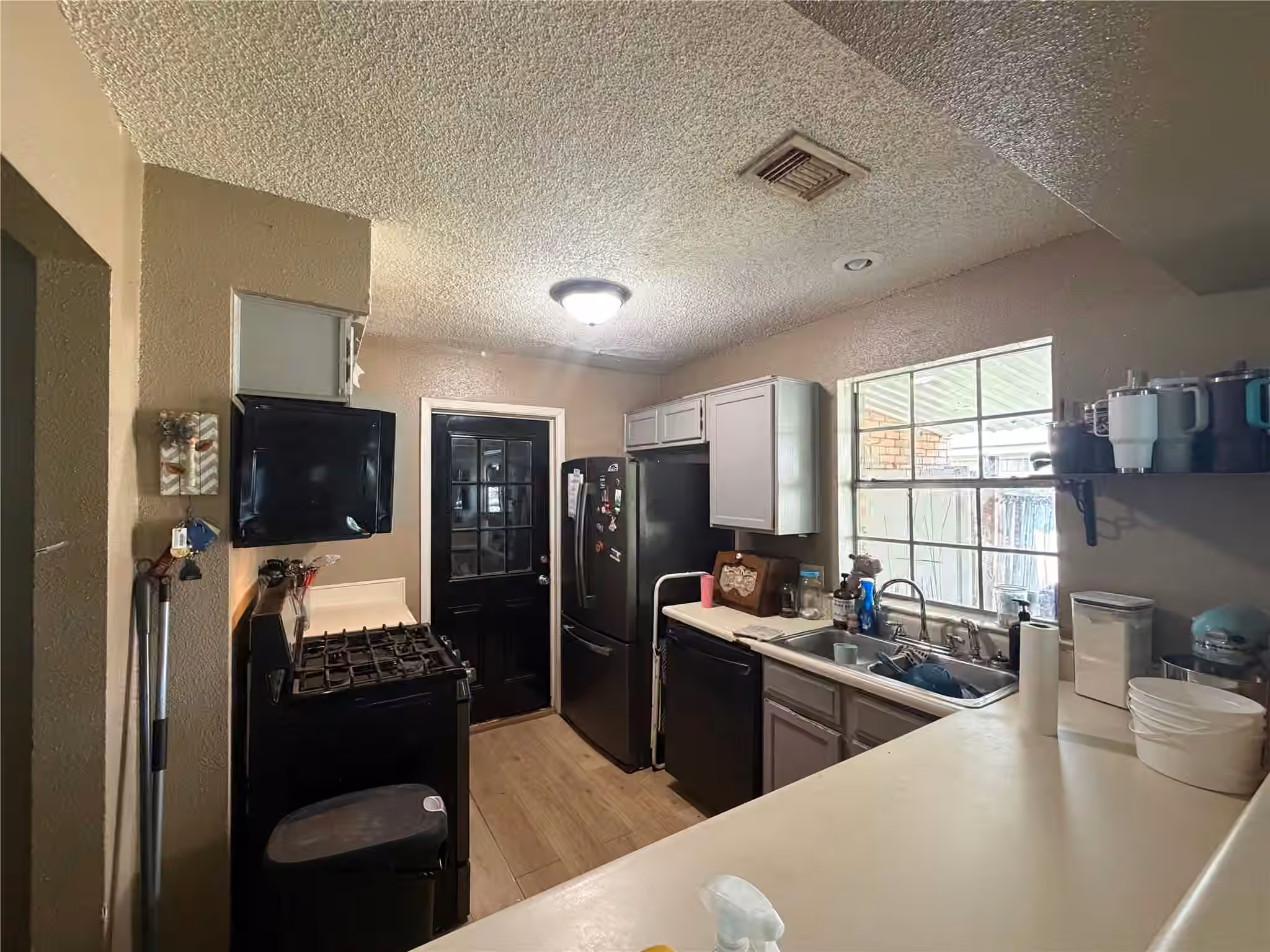 Photo 6 of 9810 Brookview Drive, La Porte, TX