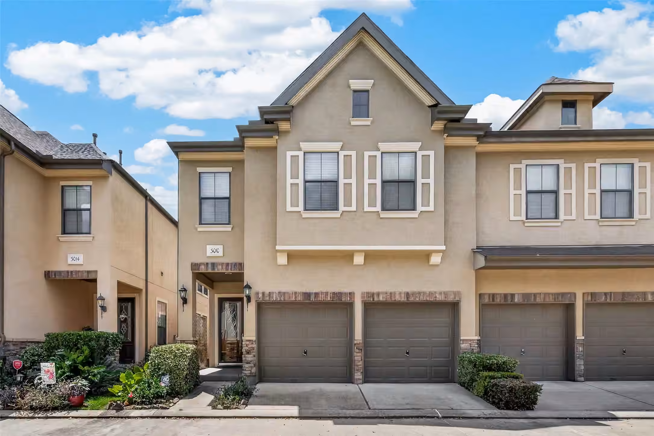 Photo of 3010 Royal Oaks Crest, Houston, TX