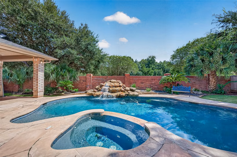 Photo 5 of 63 Harbor View Drive, Sugar Land, TX