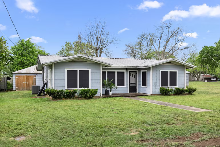 Photo 3 of 209 3rd Avenue, Columbus, TX
