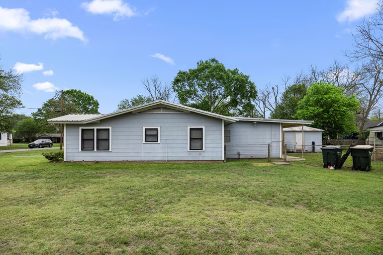 Photo 6 of 209 3rd Avenue, Columbus, TX