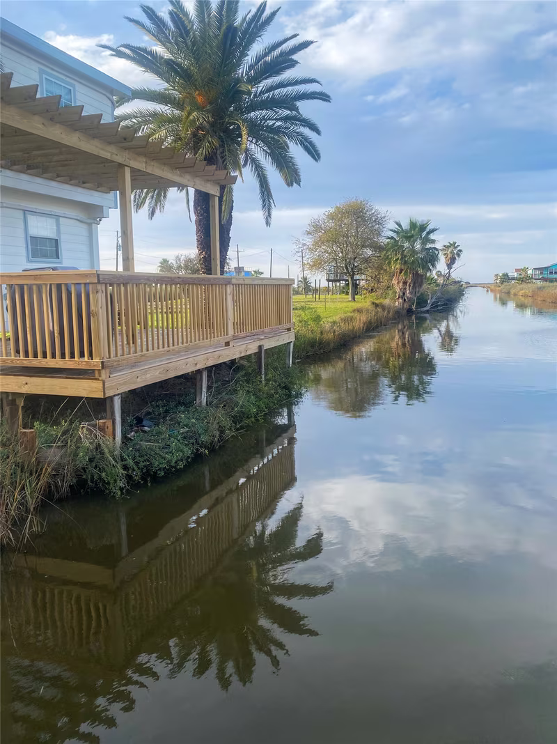 Photo 4 of 1168 N Tinkle Lane, Crystal Beach, TX