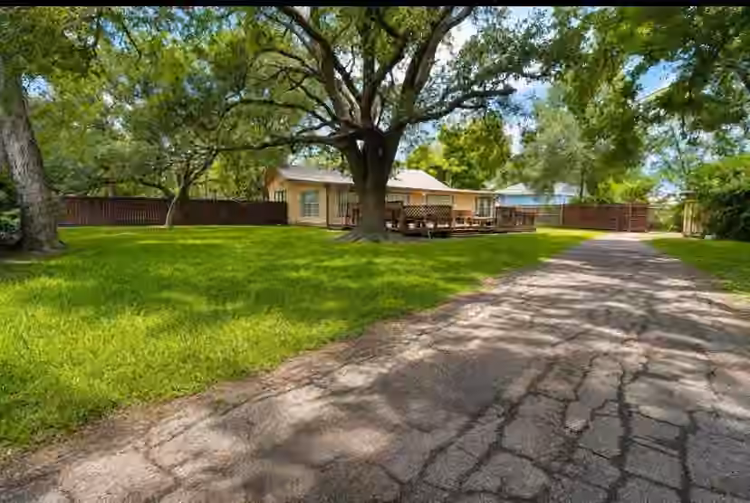 Photo of 315 S Johnson Street, Alvin, TX 77511