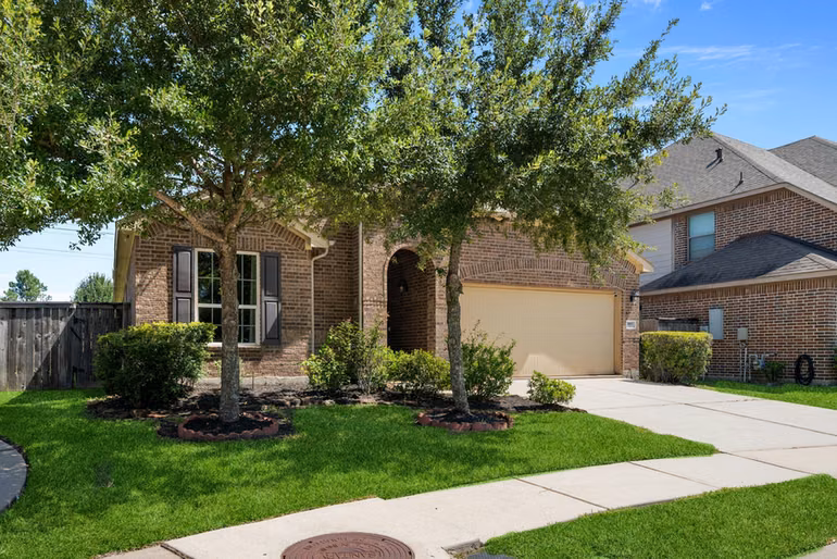 Photo 3 of 9807 Patricia Haven Lane, Humble, TX