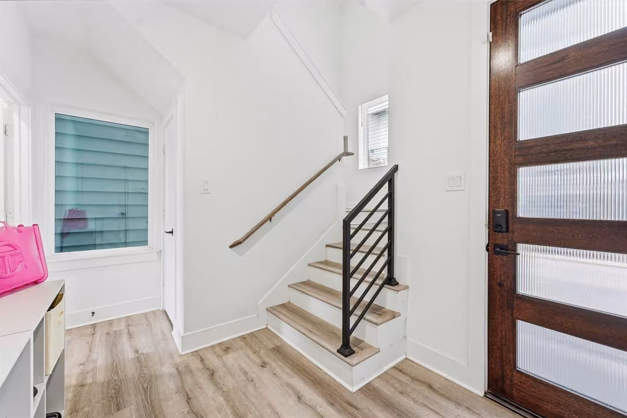 Photo 4 of 2404 Hadley C, Houston, TX