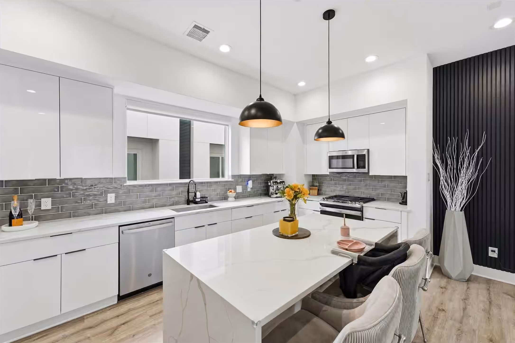 Photo 6 of 2404 Hadley C, Houston, TX