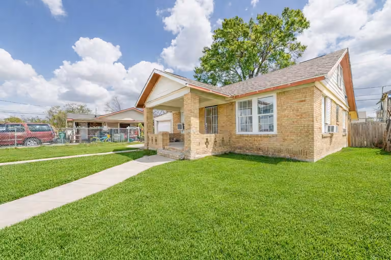 Photo 3 of 2305 Wilshire Street, Houston, TX