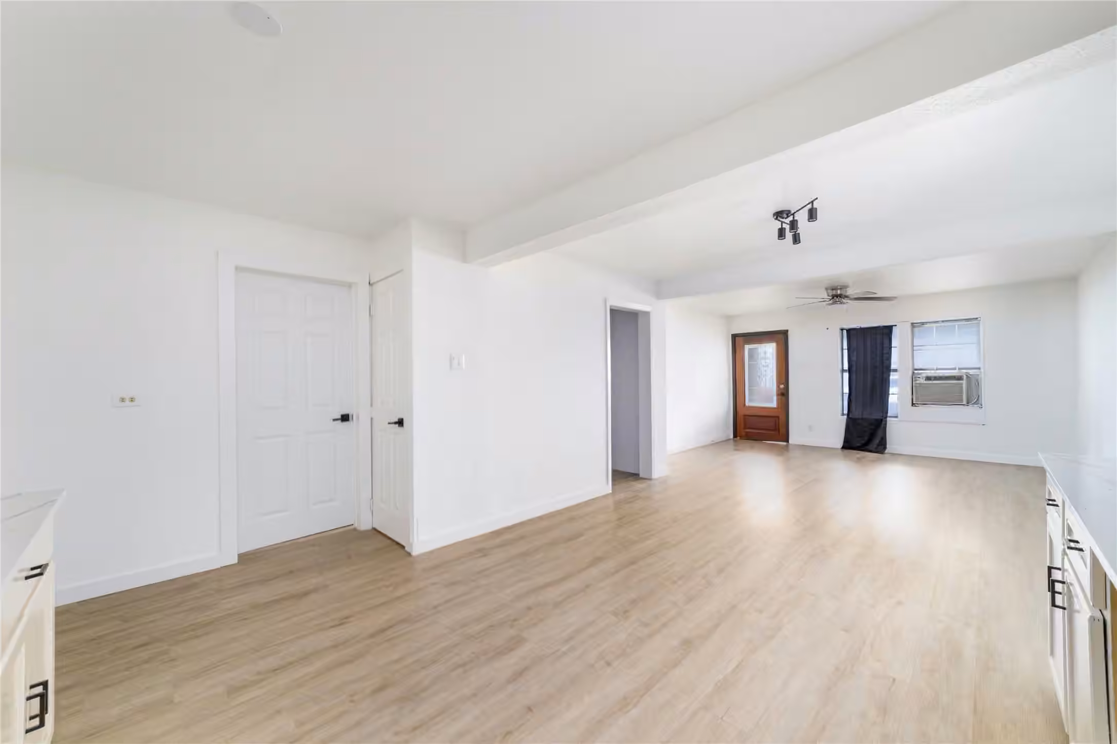 Photo 7 of 2305 Wilshire Street, Houston, TX
