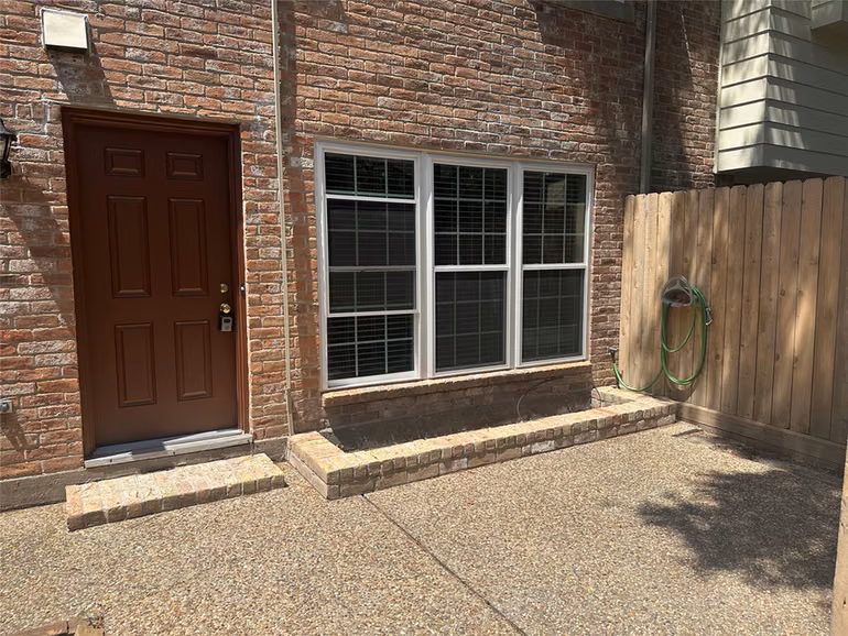 Photo 5 of 889 Wax Myrtle Lane, Houston, TX