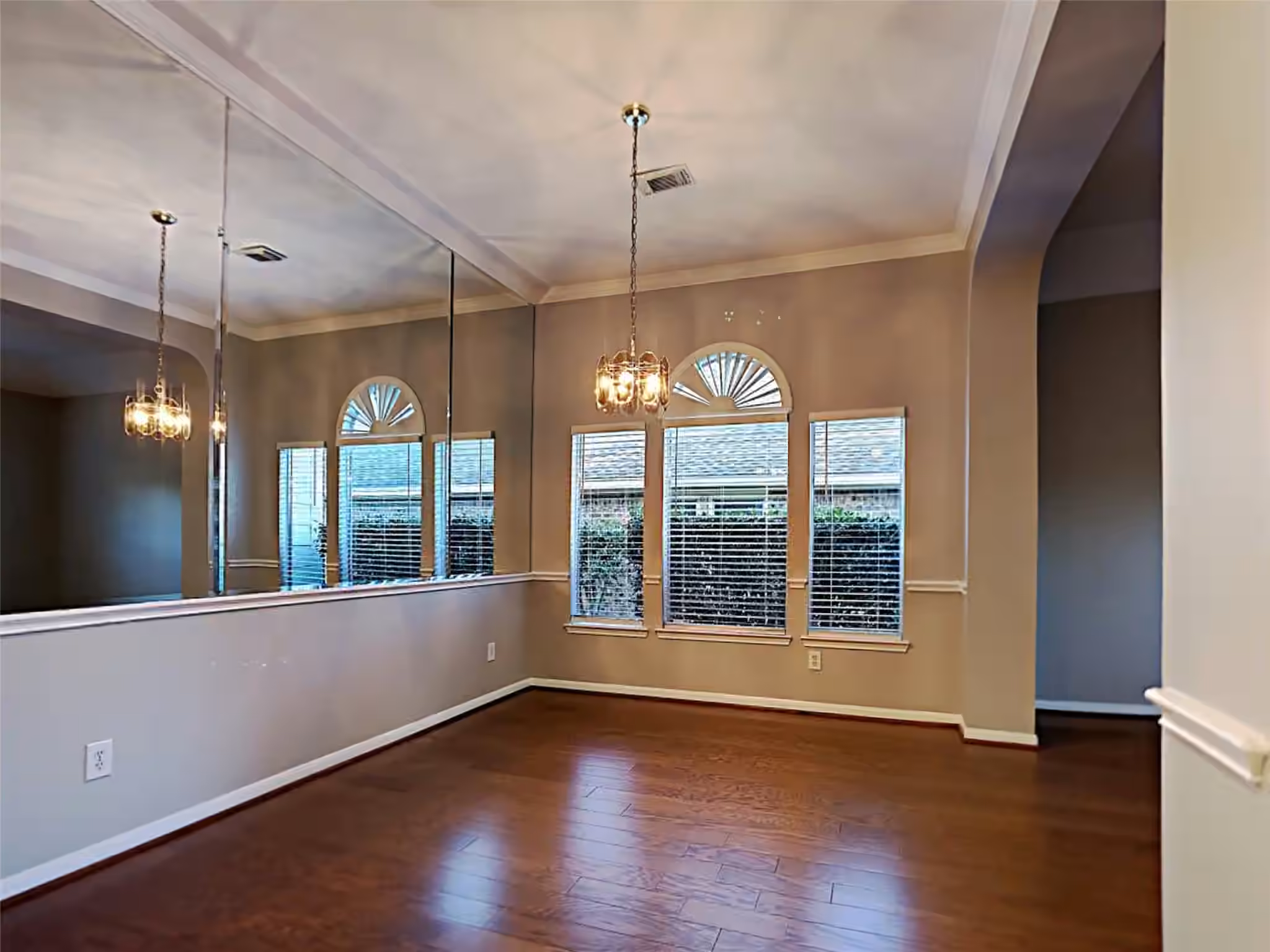 Photo 3 of 18407 Bluewater Cove Drive, Humble, TX