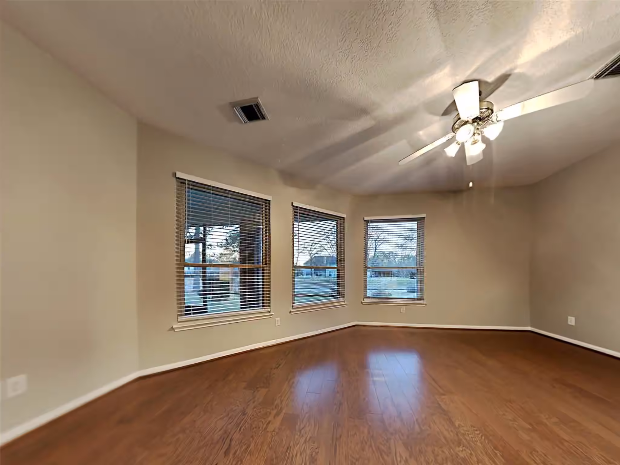 Photo 7 of 18407 Bluewater Cove Drive, Humble, TX