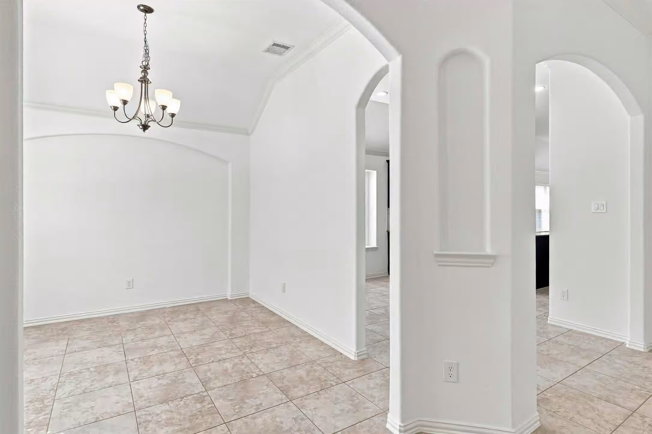 Photo 6 of 637 Maple Point Drive E, Conroe, TX