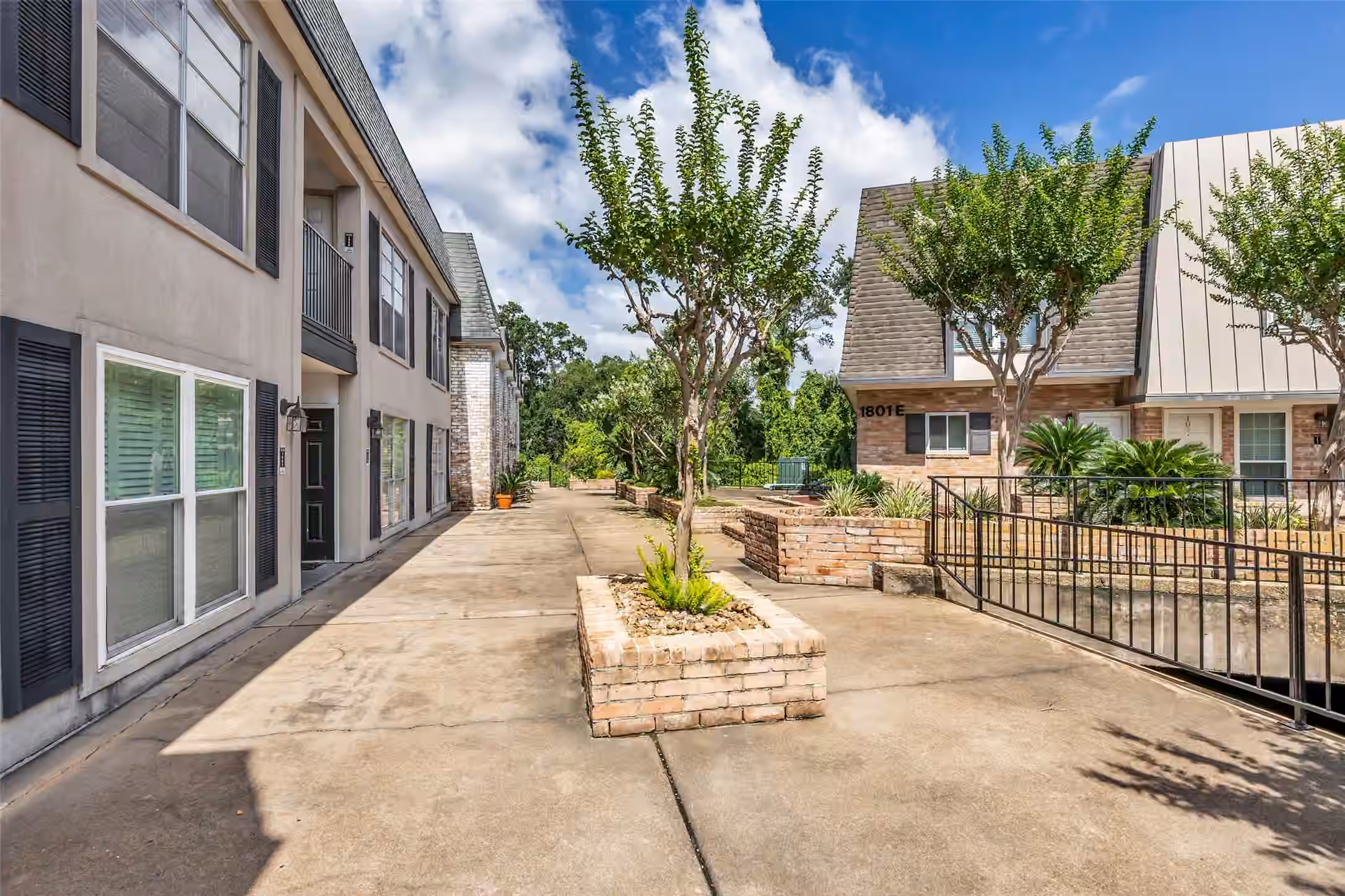 Photo 5 of 1800 Stoney Brook Drive 205, Houston, TX