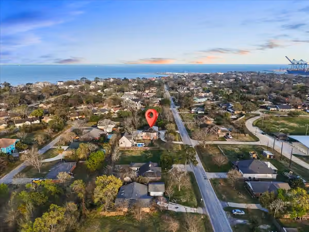 Photo 5 of 510 Shore acres Boulevard, La Porte, TX