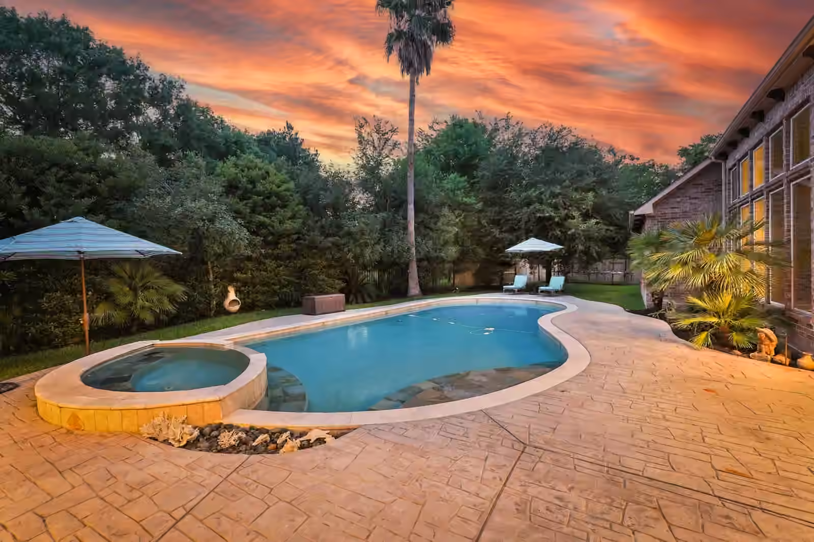 Photo 4 of 1307 Majestic Pines Court, Houston, TX