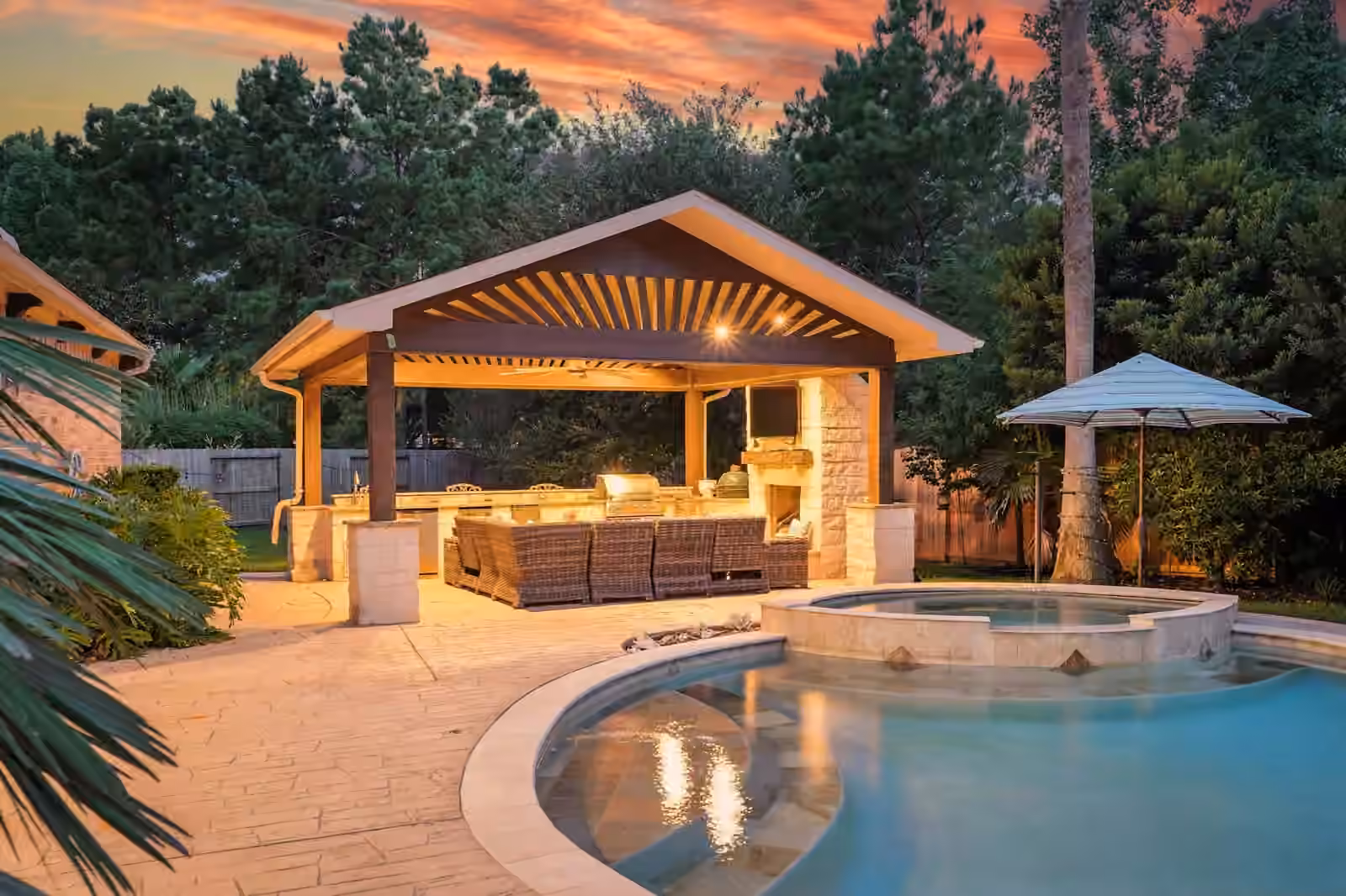 Photo 5 of 1307 Majestic Pines Court, Houston, TX