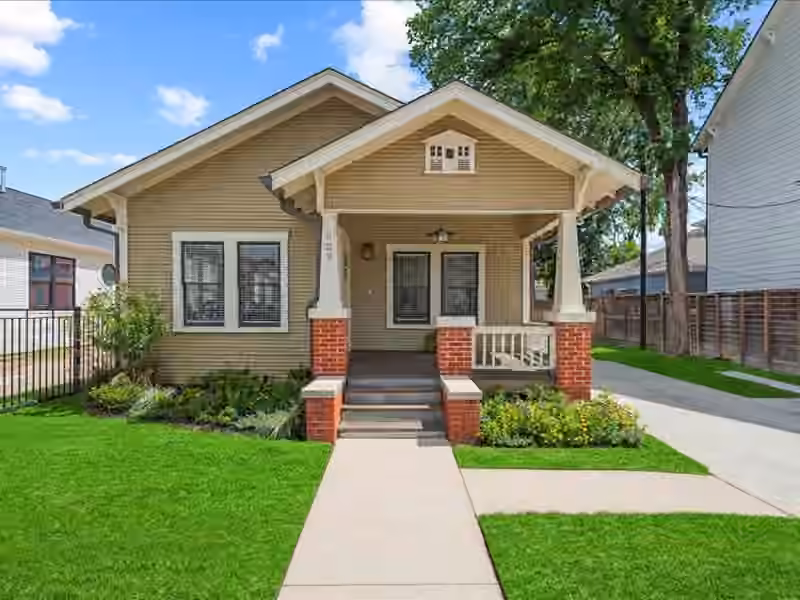 Photo 2 of 629 E 19th Street, Houston, TX