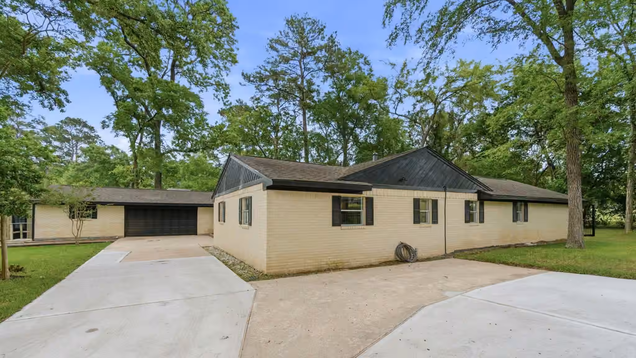 Photo 2 of 254 Springs Edge Dr, Montgomery, TX