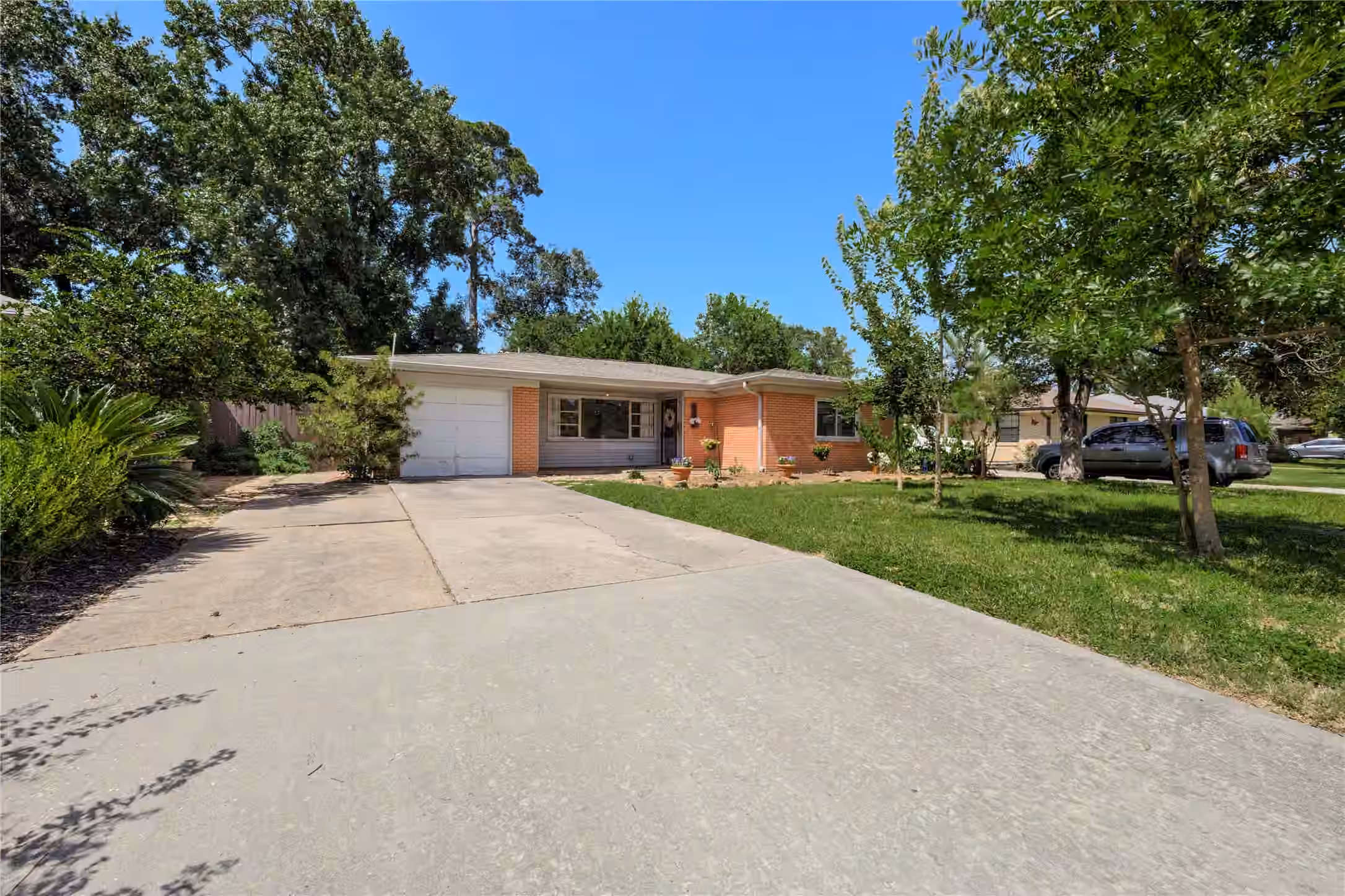 Photo 3 of 515 Azaleadell Drive, Houston, TX
