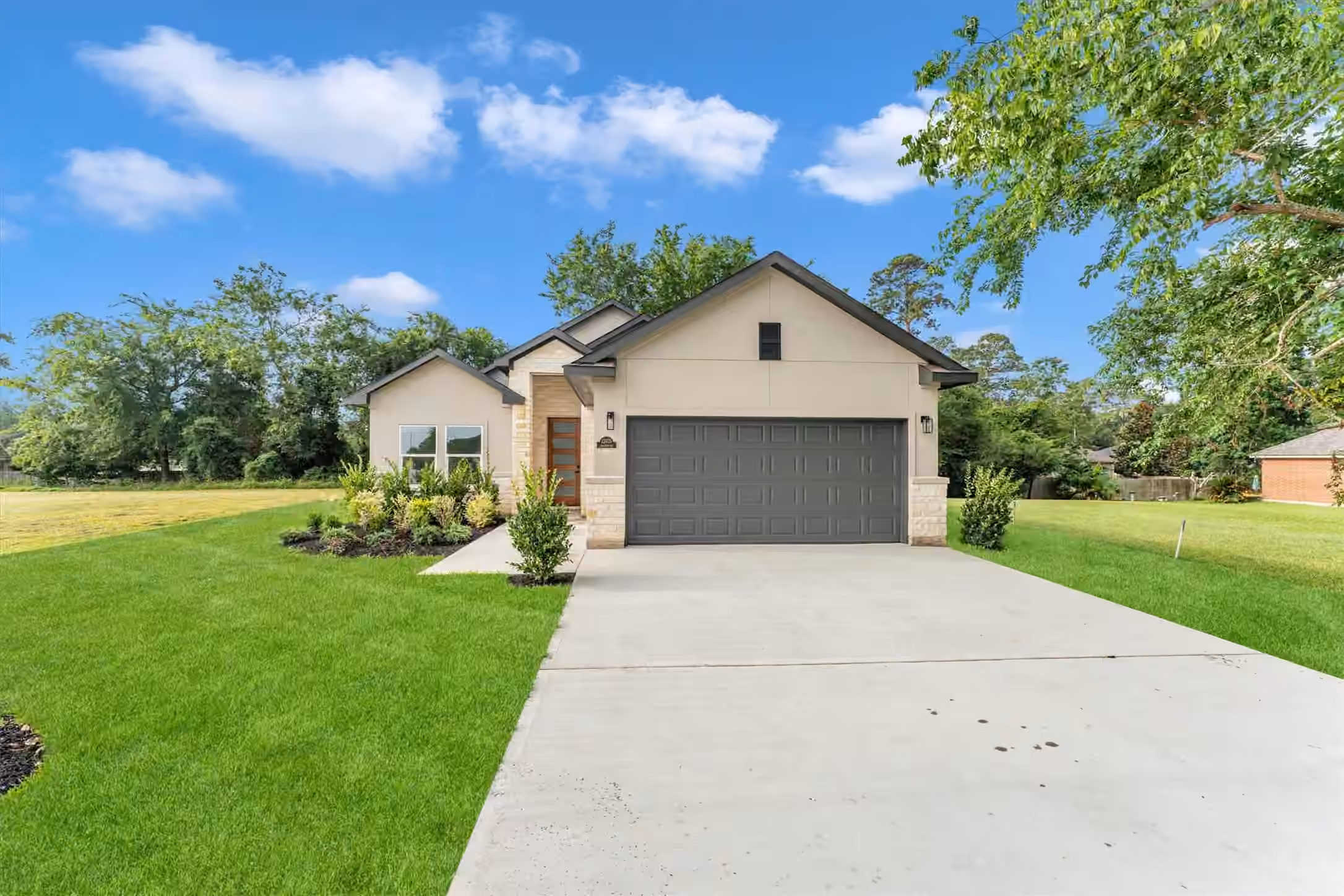 Photo 2 of 12425 Walden Road, Montgomery, TX